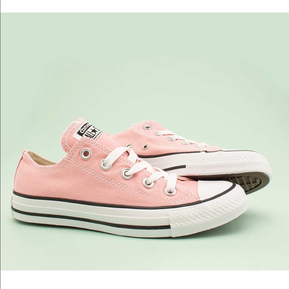 Light pink low top Converse All Stars Shoes